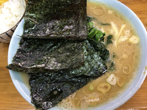 「ラーメン(並)＋半ライス」@千葉家の写真