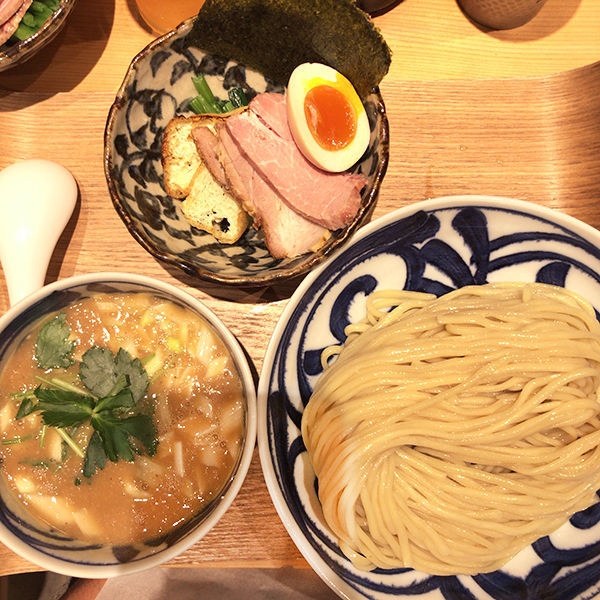 「酒粕濃厚つけそば（大）＋豚コンフィ」@銀座 風見の写真