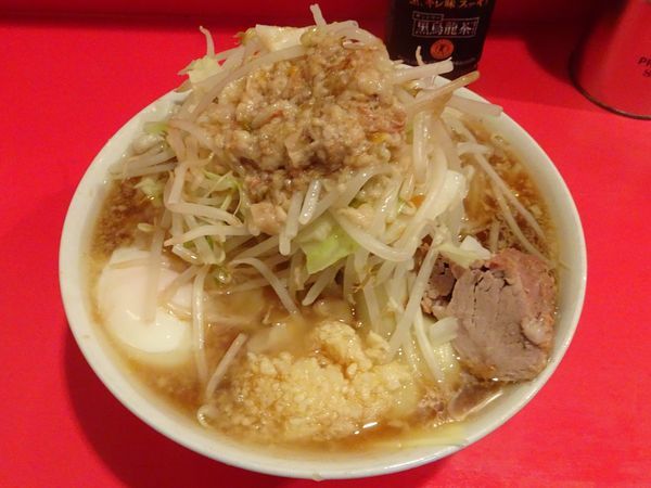 「小ラーメン＋温泉玉子＋チーズ　ニンニクアブラカラメ」@ラーメン二郎 府中店の写真