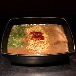 釜だれとんこつラーメン (890円)