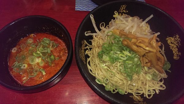 「冷しざるラーメン、２玉追加」@とんこつラーメン 博多風龍 渋谷店の写真
