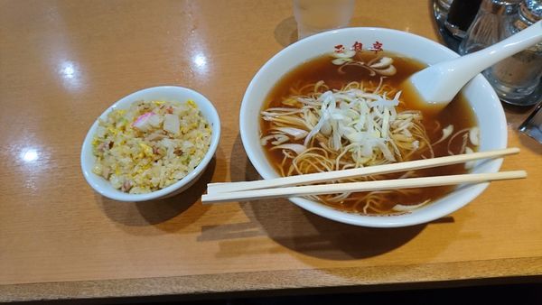 「ラーメン+半チャーハン(¥900.-)」@玉泉亭 横浜ポルタ店の写真
