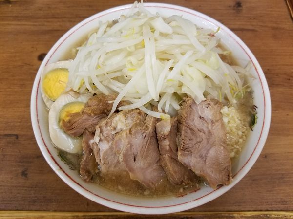「小ブタ+煮玉子(900円)」@ラーメン二郎 品川店の写真