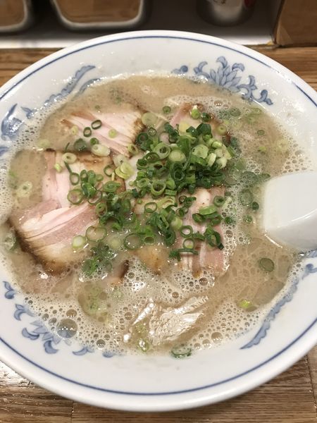 「博多ラーメン、替え玉」@博多ラーメン でぶちゃん 高田馬場本店の写真
