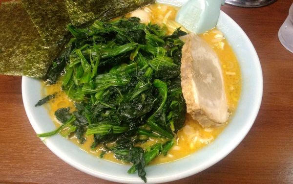 「ラーメン・味噌＋ほうれん草」@ラーメン三國家 関内店の写真