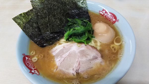 「ラーメン(並) ￥720+味付玉子(ｻｰﾋﾞｽ券)」@横浜ラーメン 町田家 町田本店の写真