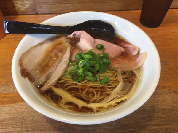 「【限定】鴨脂醤油そば(850円)＋無料チャーシュー1枚」@ラーメン 大山家の写真
