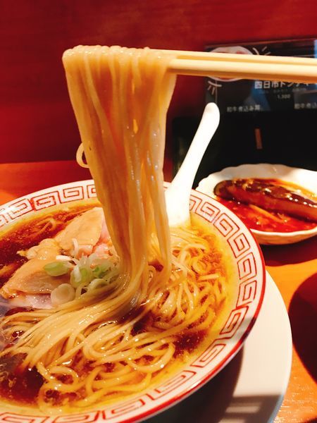 「さつま地鶏ラーメン&しめじ炊込みご飯セット1000円」@食堂酒場 Graciaの写真