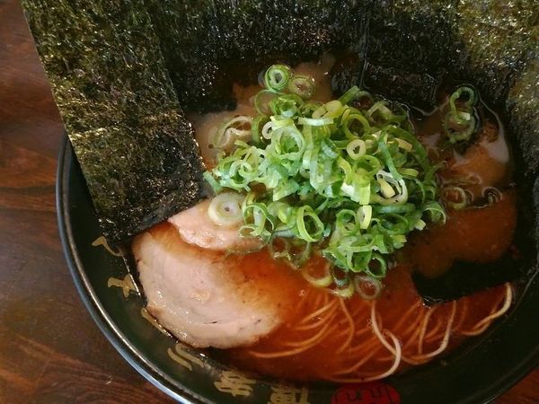 「黒マー油とんこつラーメン＋有明のり」@博多ラーメン つるの写真