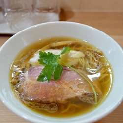 鶏そば…750円、ミニ生親子丼…500円‬