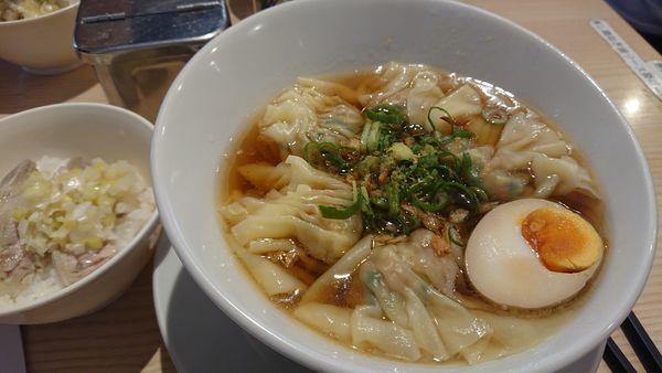「野菜肉雲呑麺（醤油）細麺」@香港雲呑専門店 賢記の写真