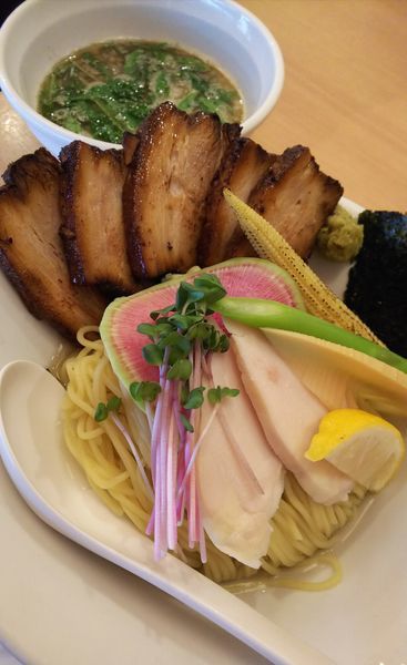 「塩煮干しつけsoba（大盛り）＋豚チャーシュー」@銀座 篝 アトレ浦和店の写真