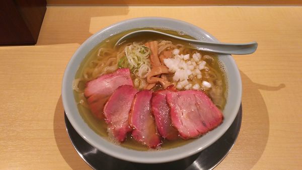 「塩らーめん+チャーシューちょい増し」@中華そば 麦萬の写真