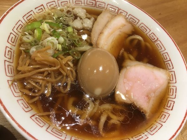 「醤油らーめん600円、味玉100円」@超多加水自家製手揉み麺 きたかた食堂の写真