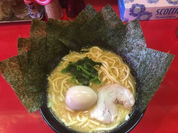 「ラーメン500円（オープンサービス）味玉100円、海苔100円」@横浜家系ラーメン 真誠家 つつじヶ丘店の写真