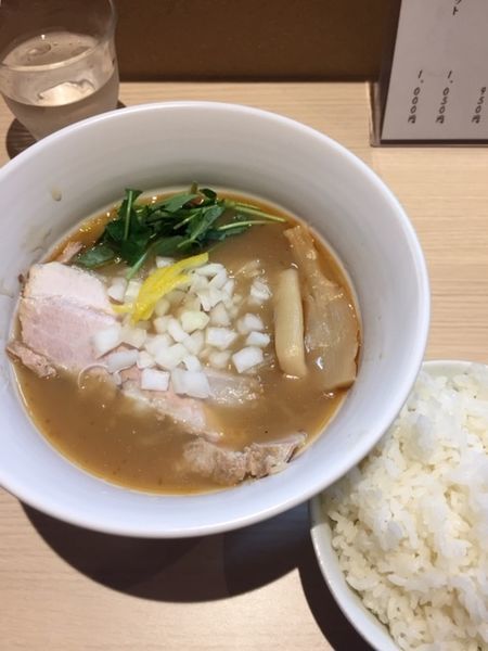 「濃厚焼きあご醤油らーめん　850円　ライス　150円」@麺匠 いし井の写真