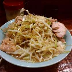 中ラーメン(味薄め)ｱﾌﾞﾗﾏｼﾏｼ、ネギ(150円)