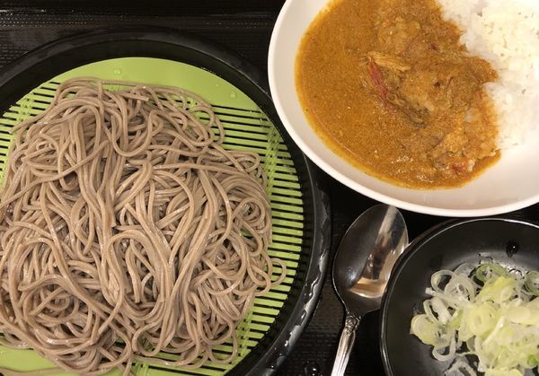 「冷やしみりそば＋半カレー」@よもだそば 名古屋うまいもん通り広小路口店の写真