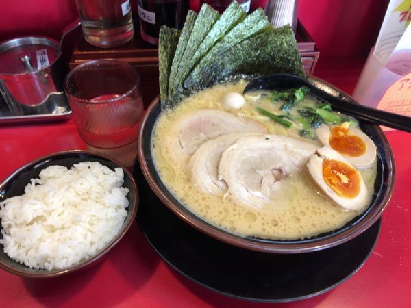 「631ラーメン（醤油）大盛+サービス小ライス」@横浜家系ラーメン 所沢大和家の写真