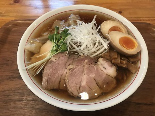 「わんたんめん（大盛り、味玉トッピング）」@玖の写真