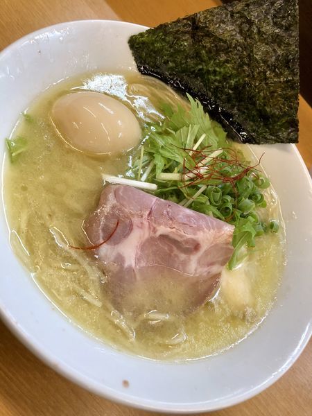 「【限定】濃厚牛骨ラーメン￥850」@麺処ろくめいの写真