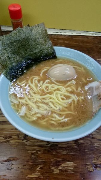 「ラーメン（７００円）＋味玉（１００円）」@まこと家の写真