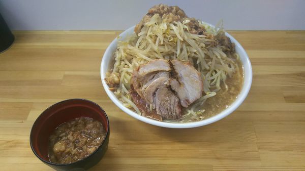 「ラーメン(ヤサイニンニクアブラ)」@俺の生きる道 白山店の写真