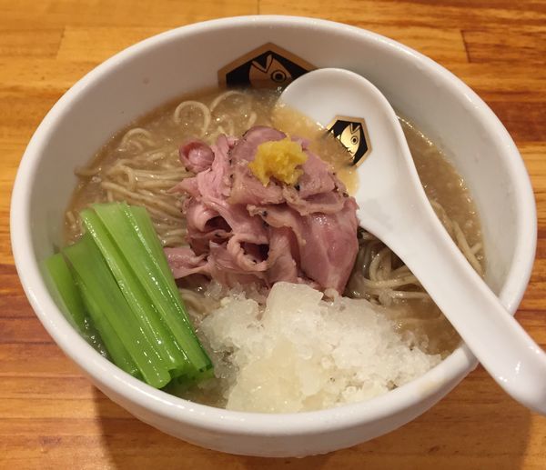 「冷やし真鯛らーめん(醤油)800円」@真鯛らーめん 麺魚の写真