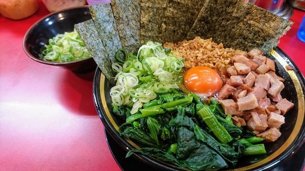 「【限定】恵寿卵の混ぜそば＋海苔・ネギ」@家系ラーメン とらきち家の写真