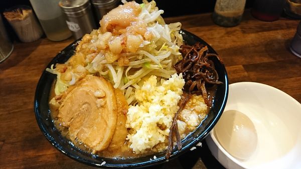 「ラーメン 大」@ガチ盛りラーメン アオイローの写真