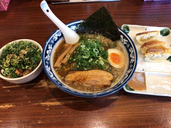 「醤油ラーメン700円 ランチAセット300円」@麺屋いつきの写真