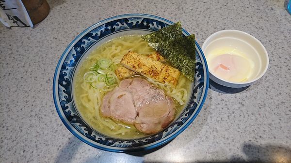 「塩ラーメン（690円）＋温玉（80円）」@五輪書の写真