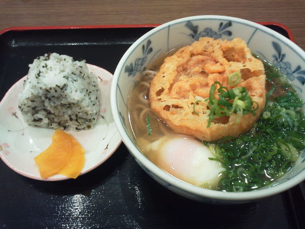 「天玉そば470+しそわかめおむすび90=560円」@味善の写真