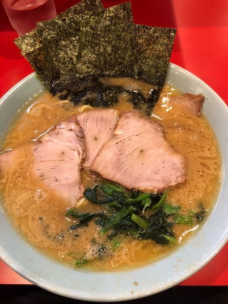 「チャーシュー麺中盛、硬め濃いめ」@横浜家系ラーメン 黄金家の写真