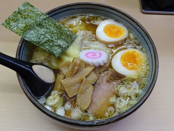 「わんたんめん玉子入り（850円）」@いつみ屋の写真