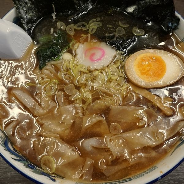 「手打ちワンタン麺980円＋大盛100円」@手打ち中華 トクちゃんらーめんの写真
