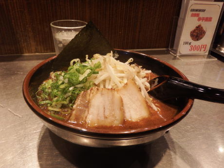 「マー油豚骨」@拉麺 福徳 学芸大学店の写真