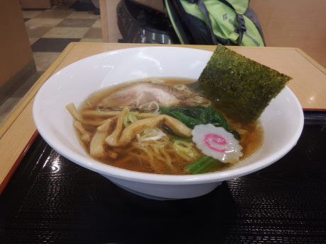 「らーめん　しょうゆ」@らーめん さのや 東北自動車道下り佐野SA店の写真