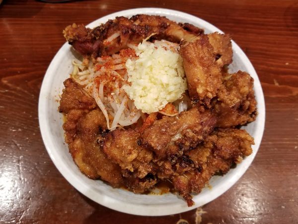 「味噌拉麺DX+クーポン唐揚げ1本(980円)」@旨辛ラーメン表裏 高田馬場店の写真