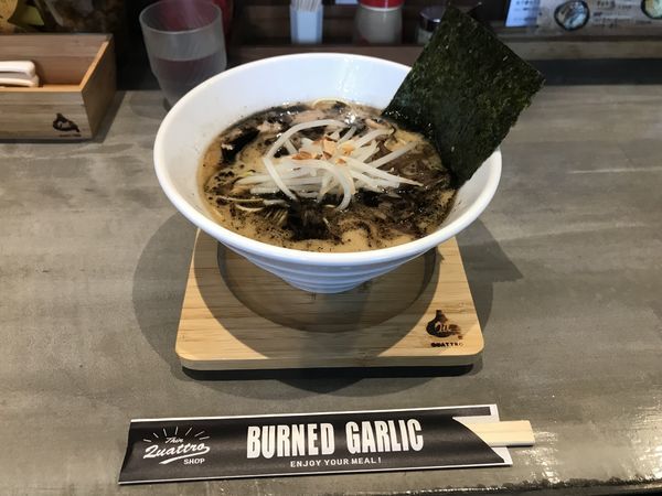 「黒マー油豚骨ラーメン」@細麺屋 くわとろの写真