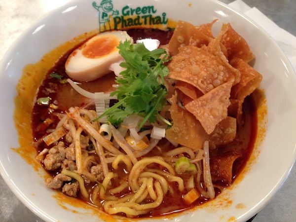 「トムヤムクンラーメン（中華麺）＋サービス半ライス」@タイ屋台料理 グリーンパッタイ 神田店の写真