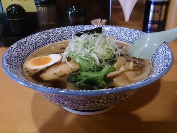 「ラーメン(こってり味・にんにく油)」@麺屋青山 臼井店の写真