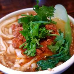 担々刀削麺ハーフ580円