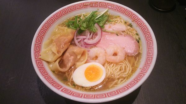 「【限定】サッポロ一番トリビュート・塩らーめん+ワンタン」@ラーメン大至の写真