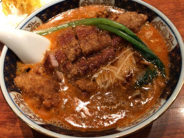 「排骨担々麺＋ライス(無料)」@支那麺 はしご 銀座本店の写真