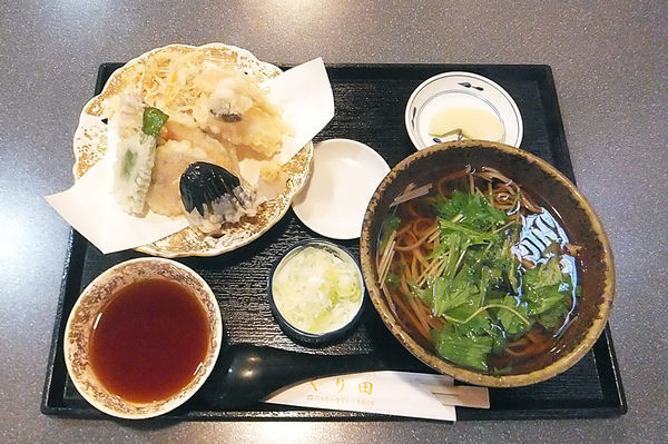 「野菜天ぷらそば」@そば処くり田の写真