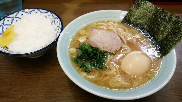 「ラーメン並、味玉、ライス」@寿々㐂家の写真