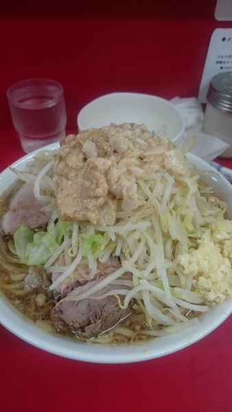 「小ラーメン 生卵 ニンニクアブラ」@ラーメン二郎 神田神保町店の写真