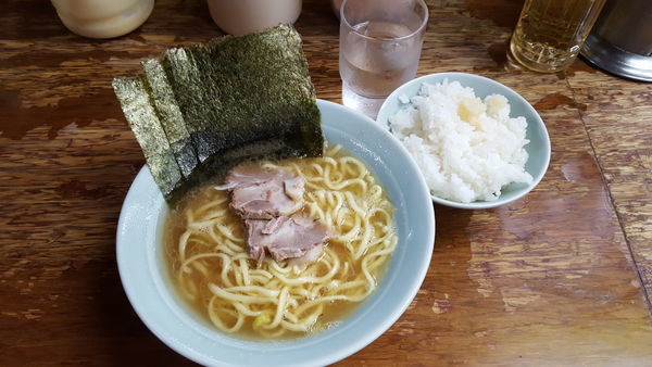 「ラーメン(700円)+ライス(100円)」@まこと家の写真