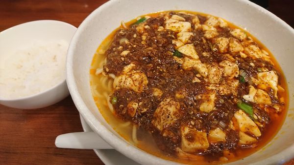 「麻婆麺（倍辛）＋ライス（無料）」@SHIBIRE NOODLES 蝋燭屋の写真